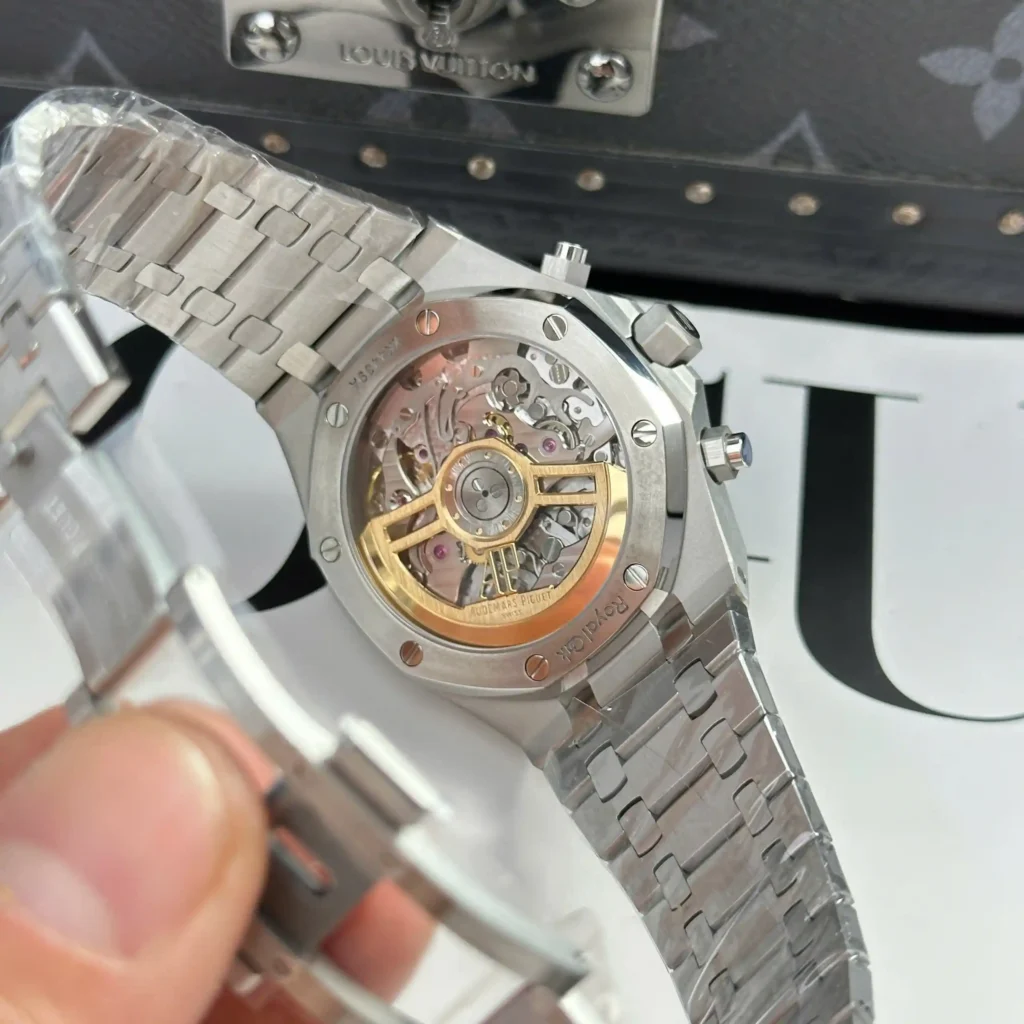 Super Clone Audemars Piguet Royal Oak 26240ST.OO.1320ST.05 41mm – VIP Verrsion — on leather display