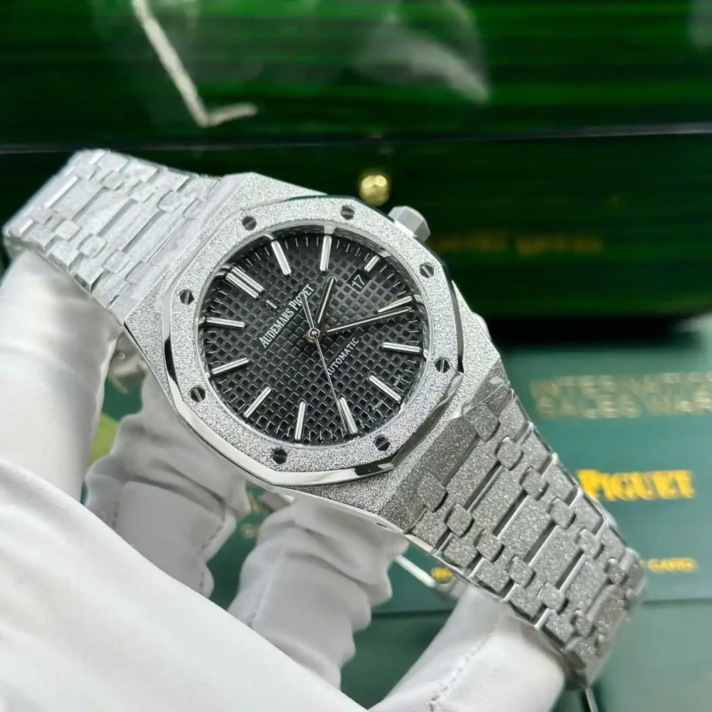 Super Clone Audemars Piguet Royal Oak Frosted Gold 41mm Black — case and bezel