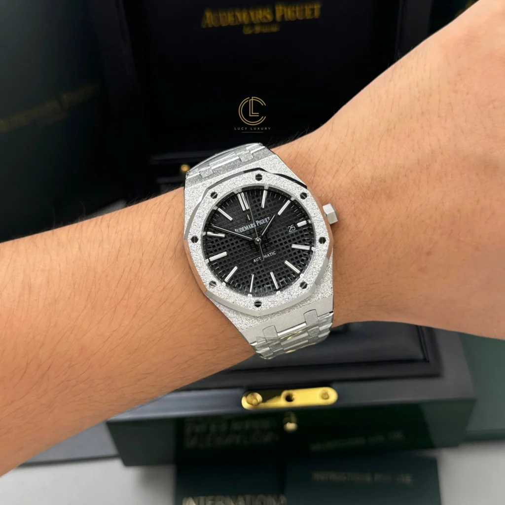 Super Clone Audemars Piguet Royal Oak Frosted Gold 41mm Black Dial Steel — case and bezel