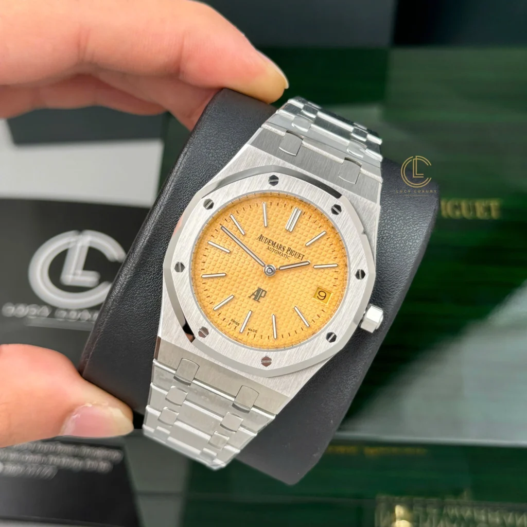 Super Clone Audemars Piguet Royal Oak Jumbo Extra-Thin 15202BC.OO.1240BC.01 39mm Yellow Dial — case and bezel