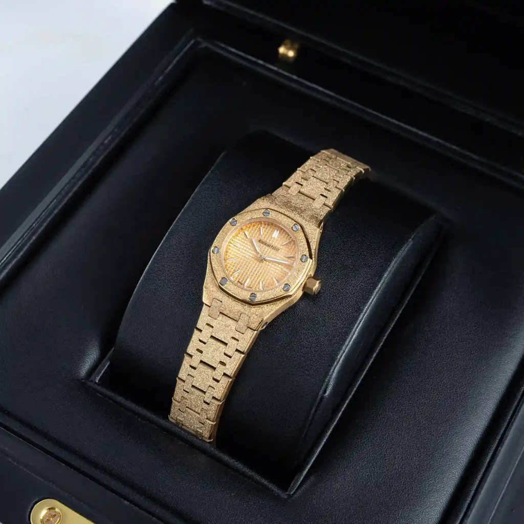 Super Clone Audemars Piguet Royal Oak Mini Frosted Gold 67630BA.GG.1312BA.01 — bracelet detail