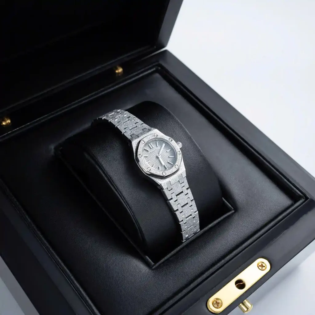 Super Clone Audemars Piguet Royal Oak Mini Frosted Gold 67630BC.GG.1312BC.01 – — bracelet detail