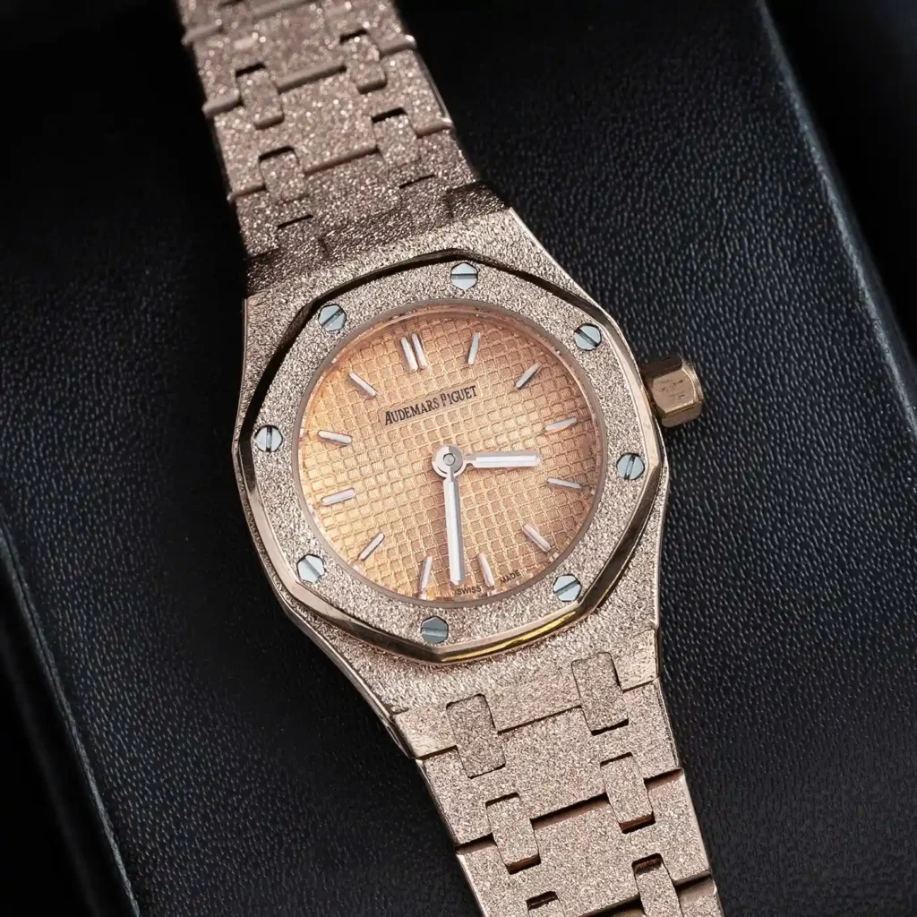 Super Clone Audemars Piguet Royal Oak Mini Frosted Gold 67630OR.GG.1312OR.01 – — clasp and links