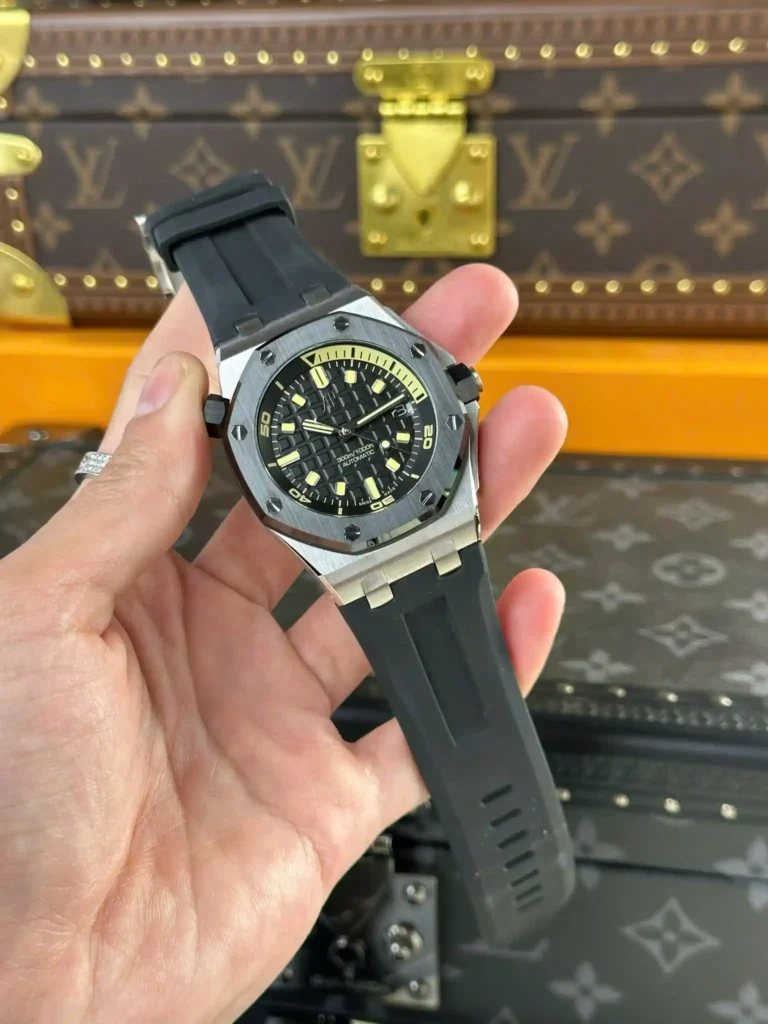 Super Clone Audemars Piguet Royal Oak Offshore Diver 15720ST 42mm Black Dial — dial close-up