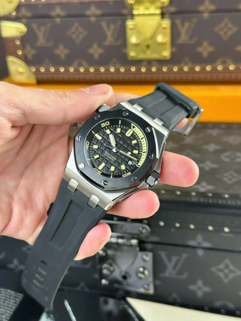 Super Clone Audemars Piguet Royal Oak Offshore Diver 15720ST 42mm Black Dial — bracelet detail