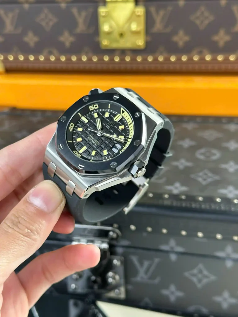 Super Clone Audemars Piguet Royal Oak Offshore Diver 15720ST 42mm Black Dial — side profile