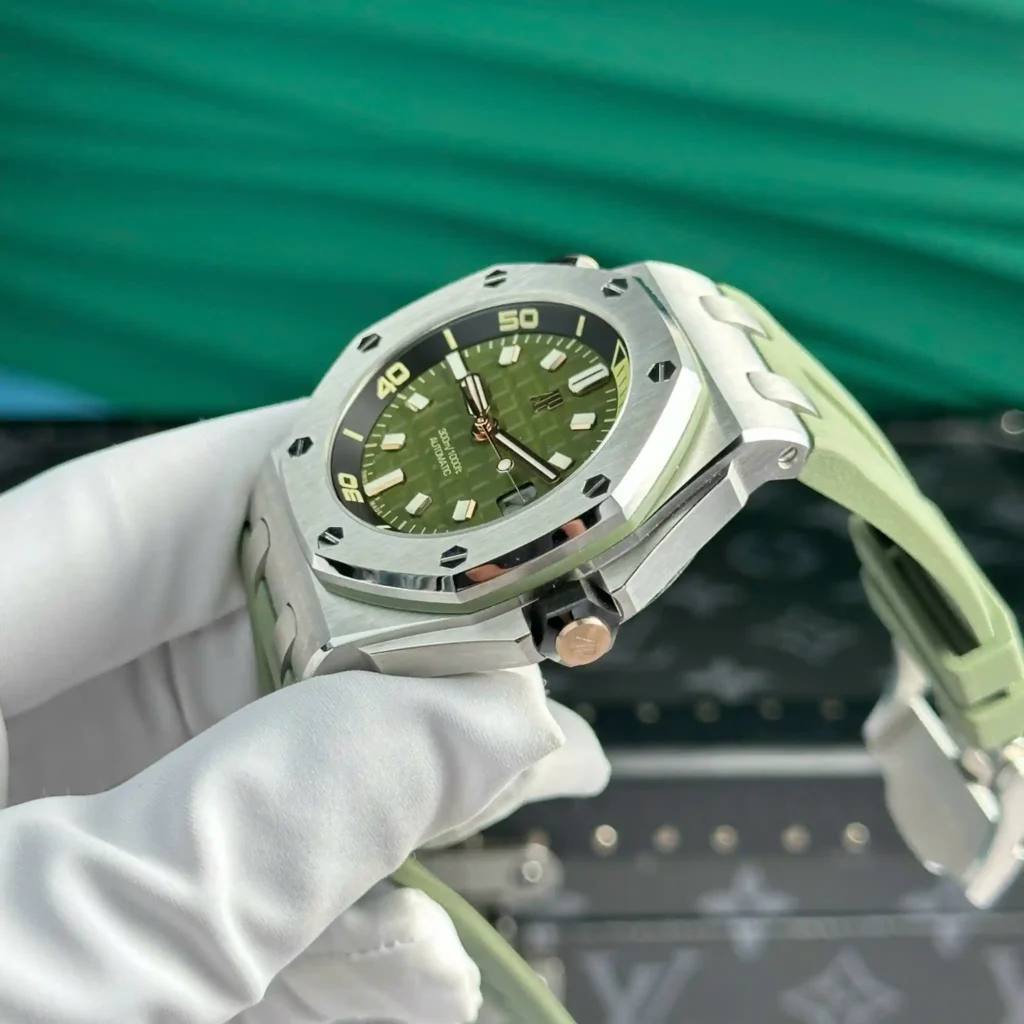 Super Clone Audemars Piguet Royal Oak Offshore Diver 15720ST 42mm Green Dial — side profile