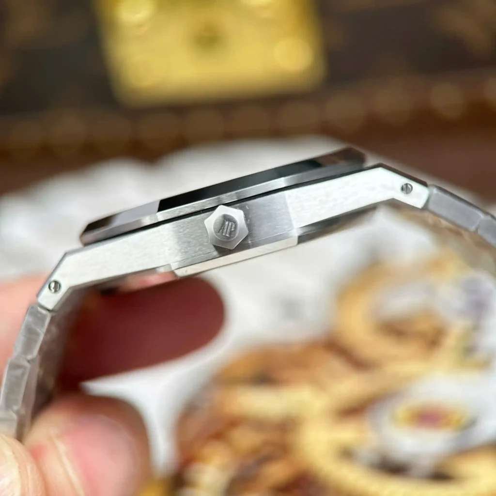 Super Clone Audemars Piguet Royal Oak Openworked Extra-Thin 16204ST.OO.1240ST.01 39mm — clasp and links