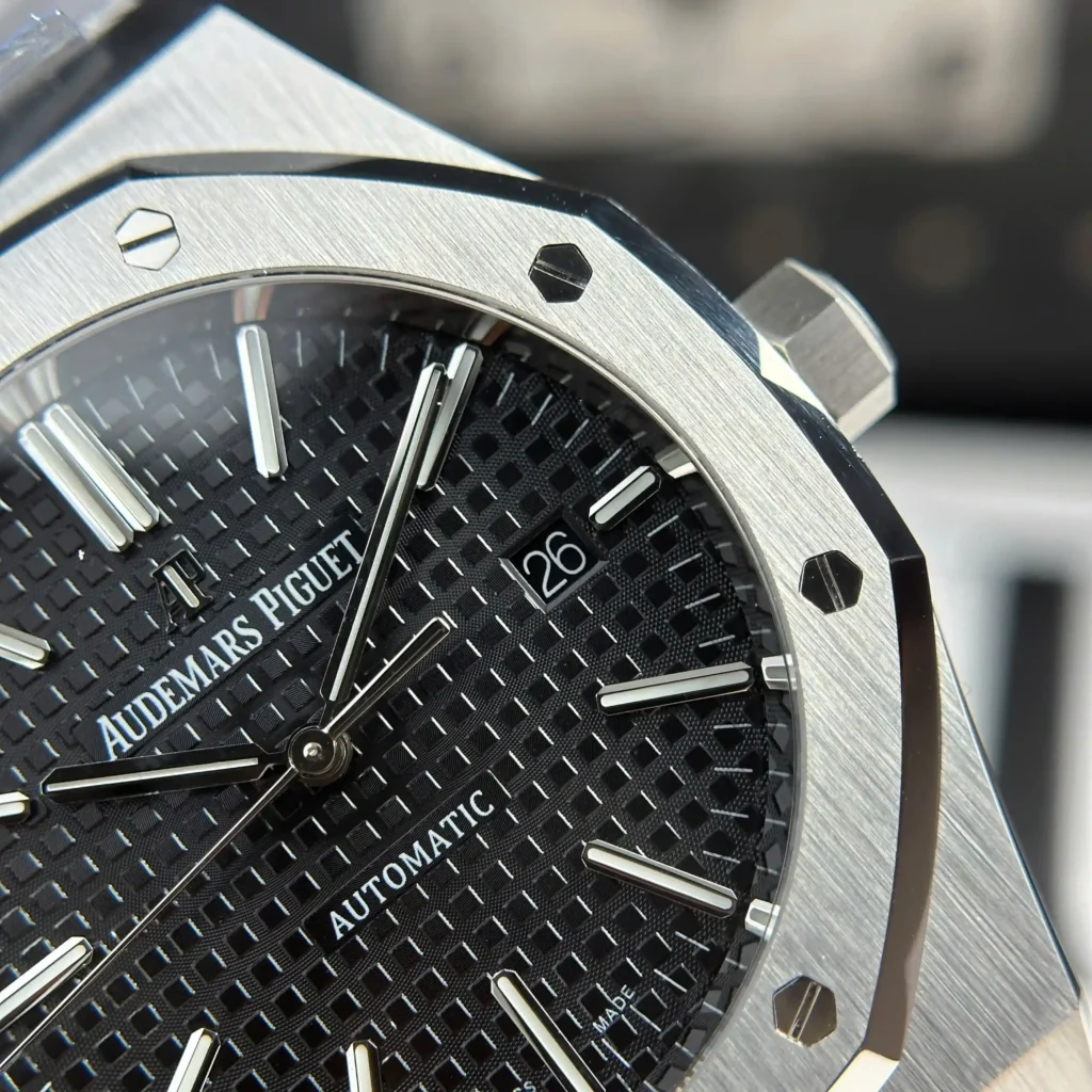 Super Clone Audemars Piguet Royal Oak Selfwinding 15400ST.OO.1220ST.01.A 41mm — on leather display