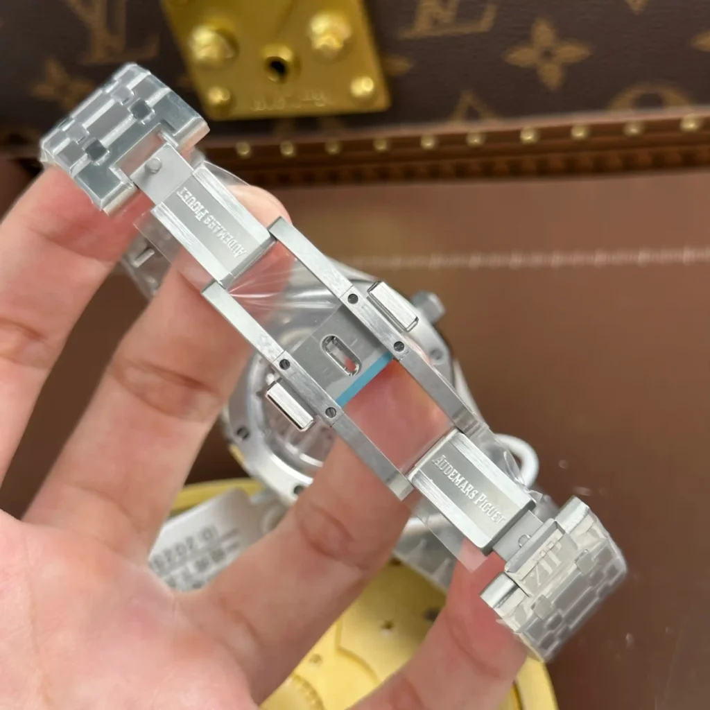 Super Clone Audemars Piguet Royal Oak Selfwinding Flying Tourbillon 26532IC.EE.1220TI.01 41mm – Cuttomize Version — clasp and links