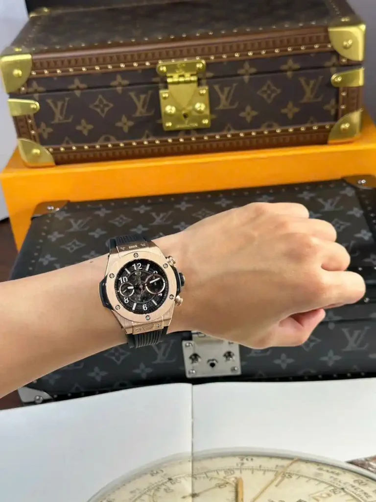 Super Clone Hublot Big Bang 42mm Rubber Strap Gold — bracelet detail