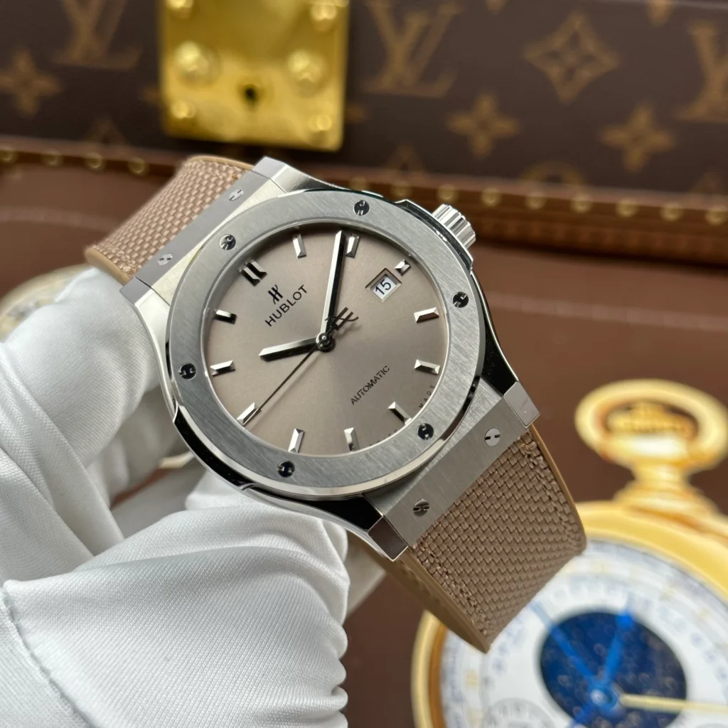 Super Clone Hublot Classic Fusion 42mm Sundunt Dial Titanium — bracelet detail