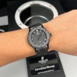 Super Clone Hublot Classic Fusion Ceramic Black 42mm Carbon Dial JJZ Base — bracelet detail
