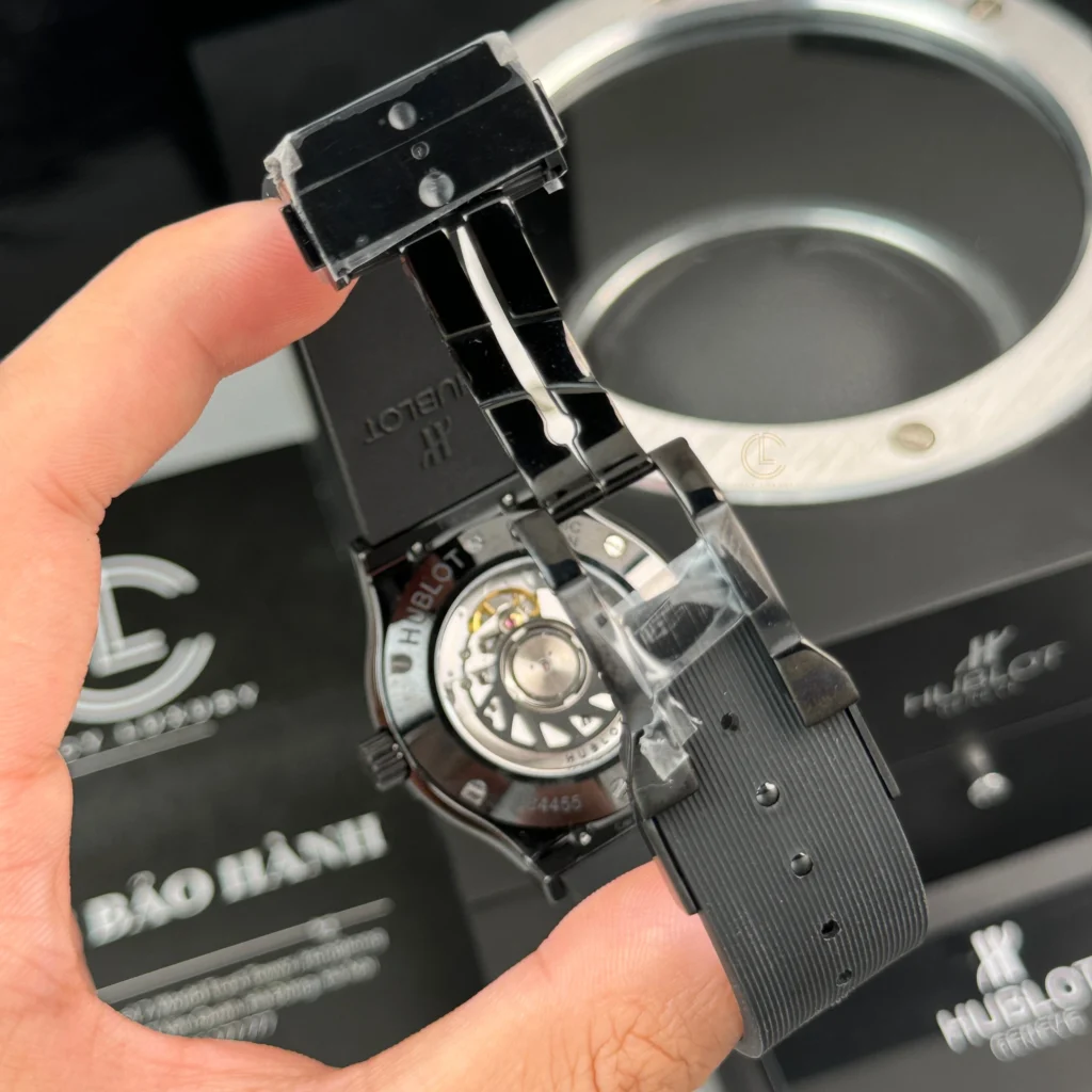 Super Clone Hublot Classic Fusion Ceramic Black 42mm Carbon Dial JJZ Base — clasp and links