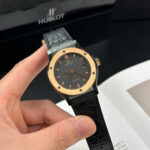 Super Clone Hublot Classic Fusion Ceramic Carbon Dial King Gold JJZ 42mm Base — bracelet detail