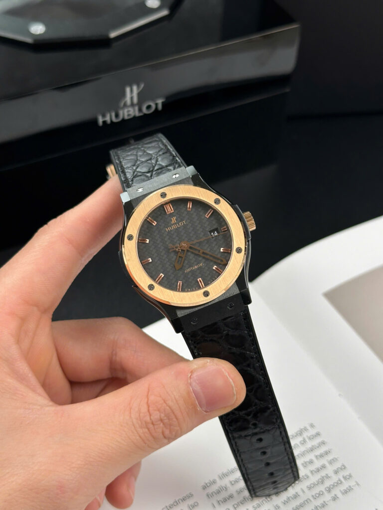 Super Clone Hublot Classic Fusion Ceramic Carbon Dial King Gold JJZ 42mm Base — bracelet detail