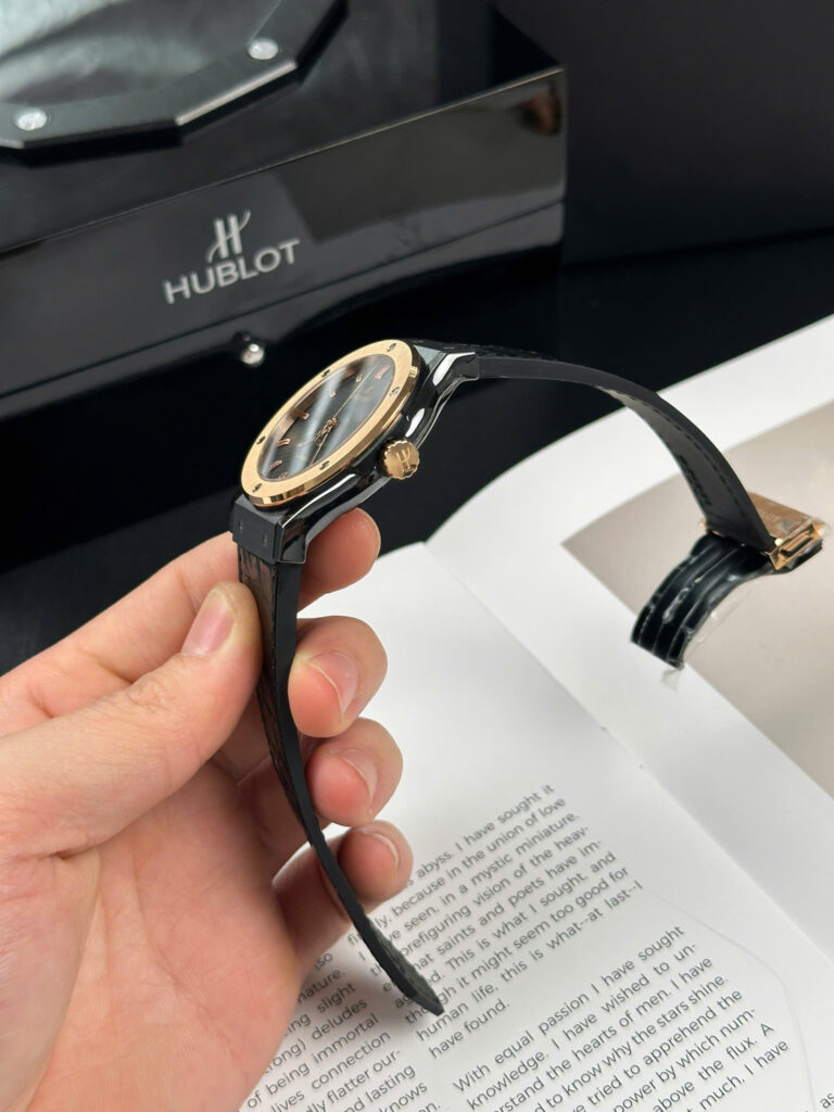 Super Clone Hublot Classic Fusion Ceramic Carbon Dial King Gold JJZ 42mm Base — clasp and links
