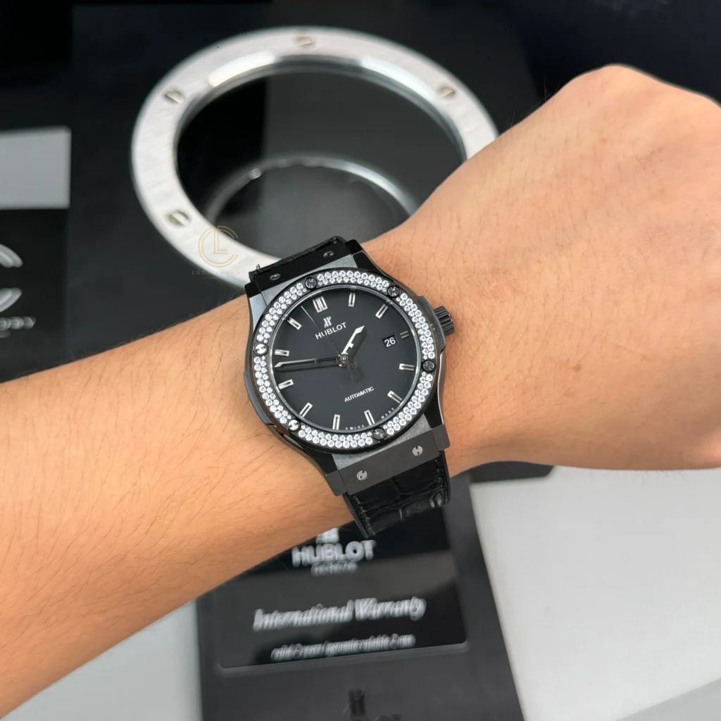 Super Clone Hublot Classic Fusion Ceramic Diamonds 42mm Black Dial JJZ Base – Customize Version — bracelet detail