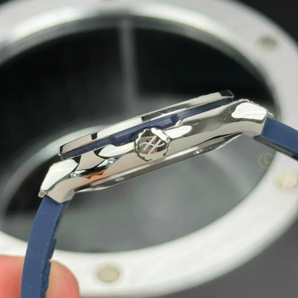 Super Clone Hublot Classic Fusion Diamonds Moissanite Pave 33mm Blue Dial – Handcrafted Diamod — bracelet detail
