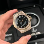 Super Clone Hublot Classic Fusion Orlinski King Gold 550.OS.1800.RX.1604.ORL19 Zicron Pave 40mm — case and bezel