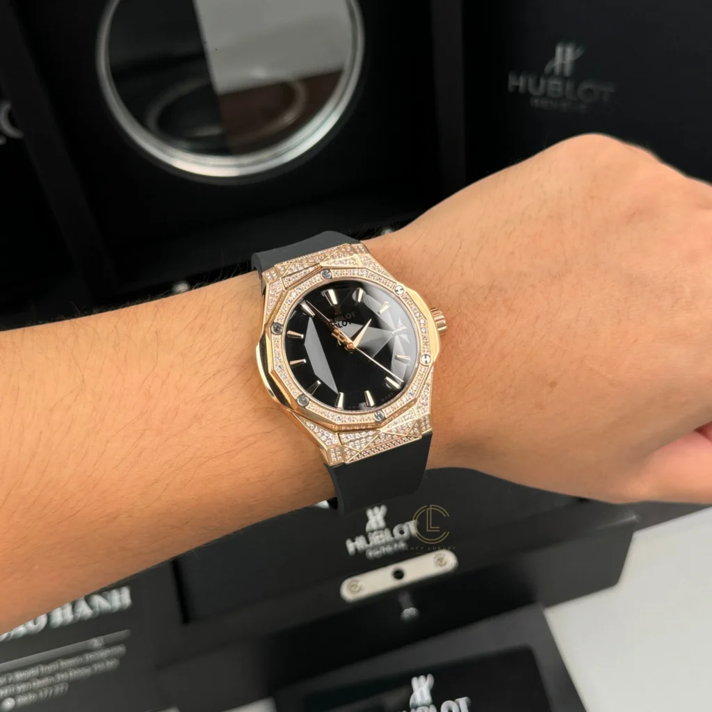Super Clone Hublot Classic Fusion Orlinski King Gold 550.OS.1800.RX.1604.ORL19 Zicron Pave 40mm — bracelet detail