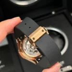 Super Clone Hublot Classic Fusion Orlinski King Gold 550.OS.1800.RX.1604.ORL19 Zicron Pave 40mm — movement / caseback view