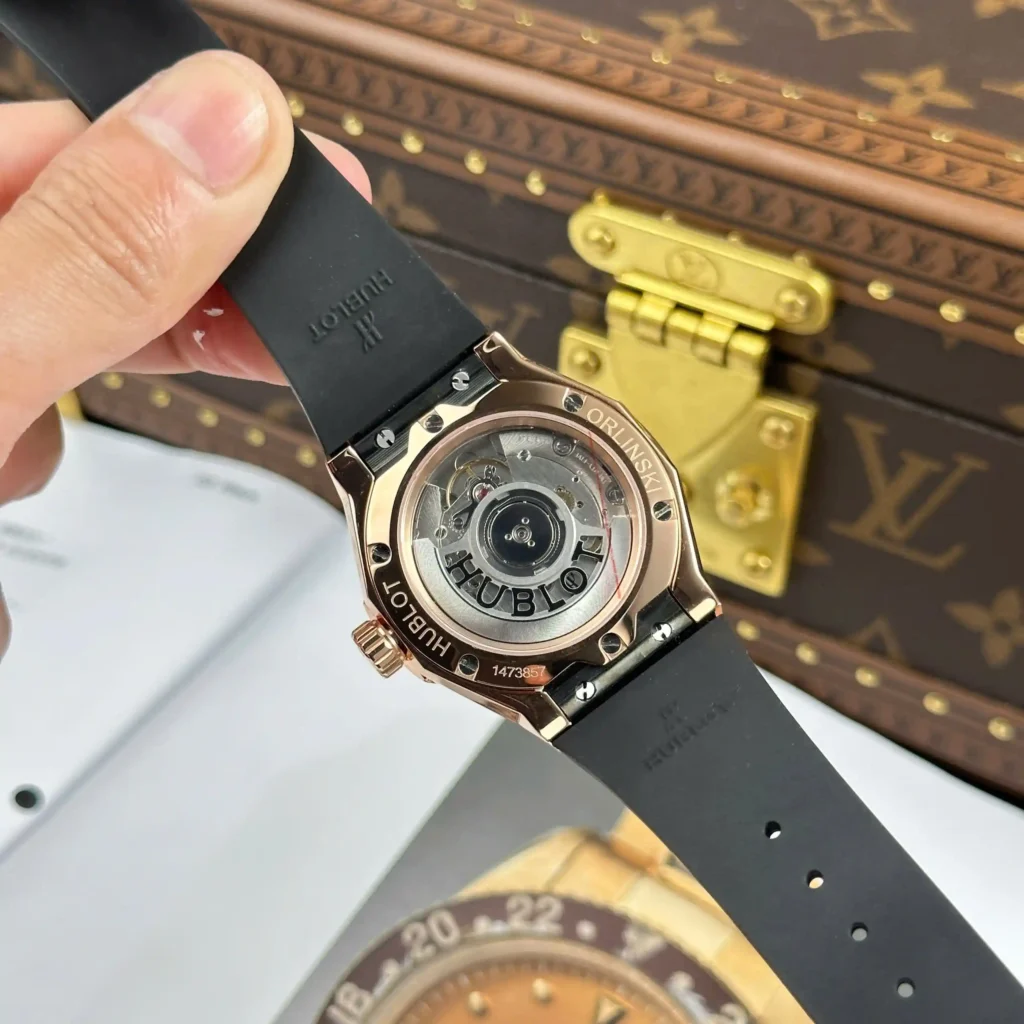 Super Clone Hublot Classic Fusion Orlinski King Gold Alternative Pavé 550.OS.1800.RX.1804.ORL19 40mm – — movement / caseback view