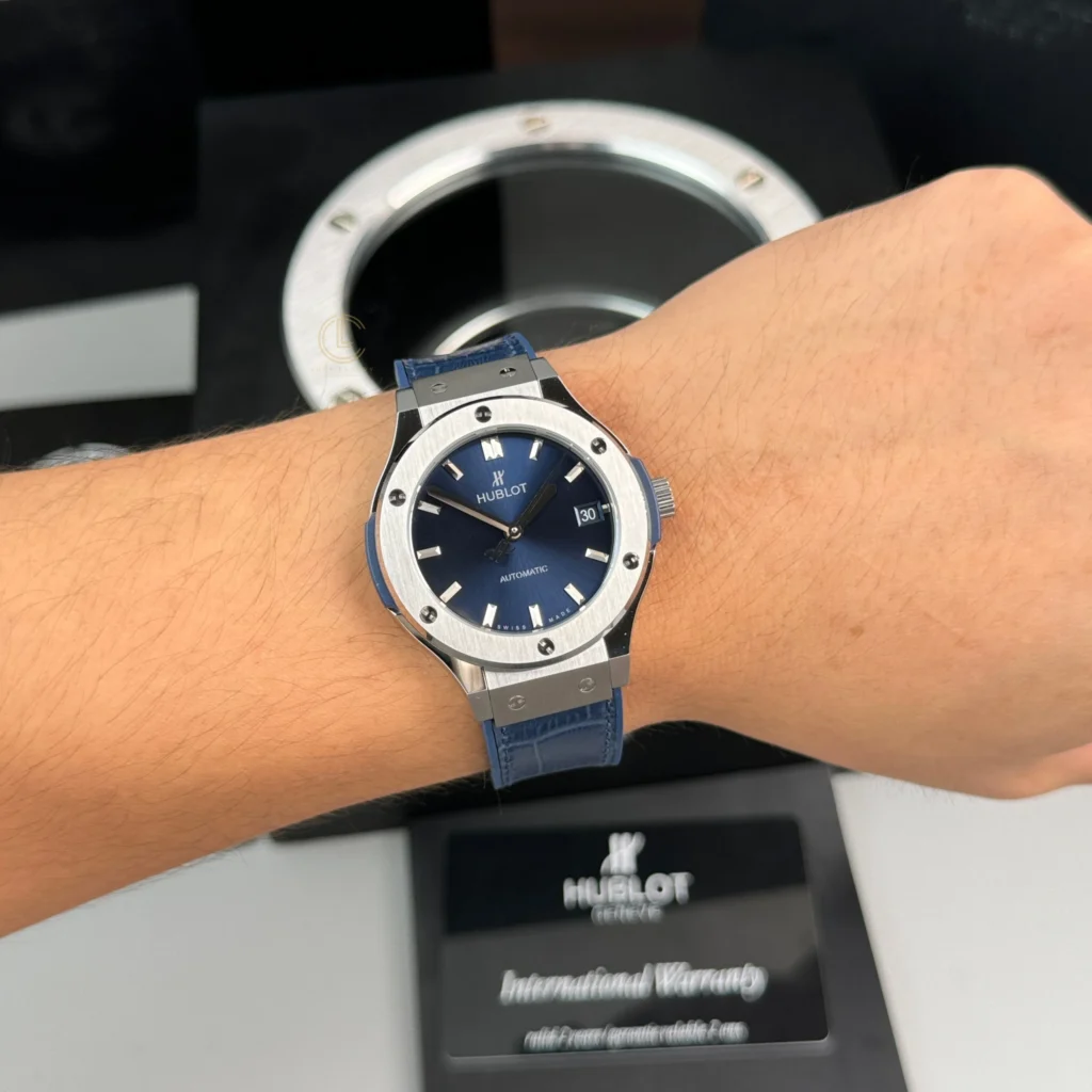Super Clone Hublot Classic Fusion Titanium 38mm Blue Dial Unisex Size — bracelet detail