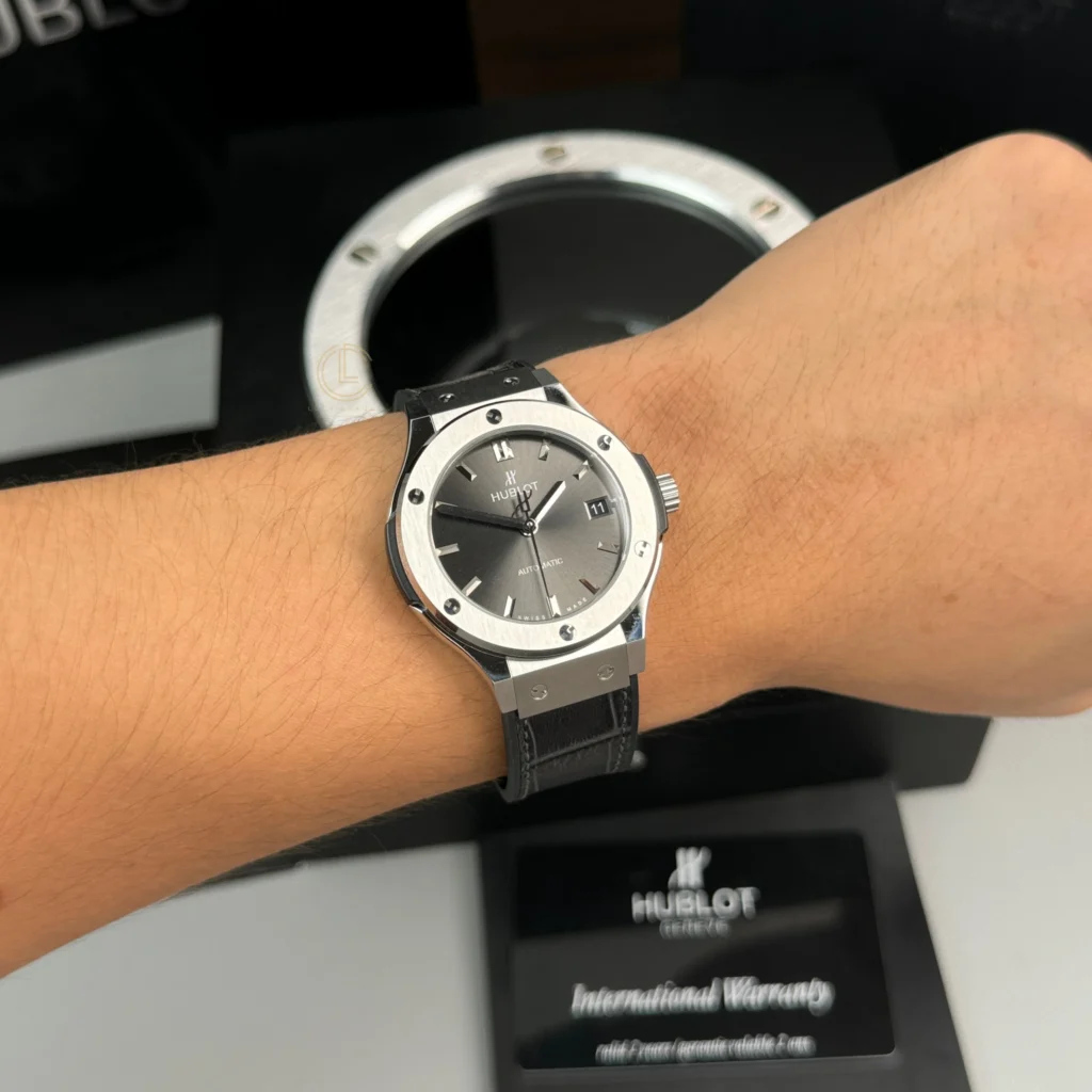 Super Clone Hublot Classic Fusion Titanium 38mm Gray Dial Unisex Size — bracelet detail