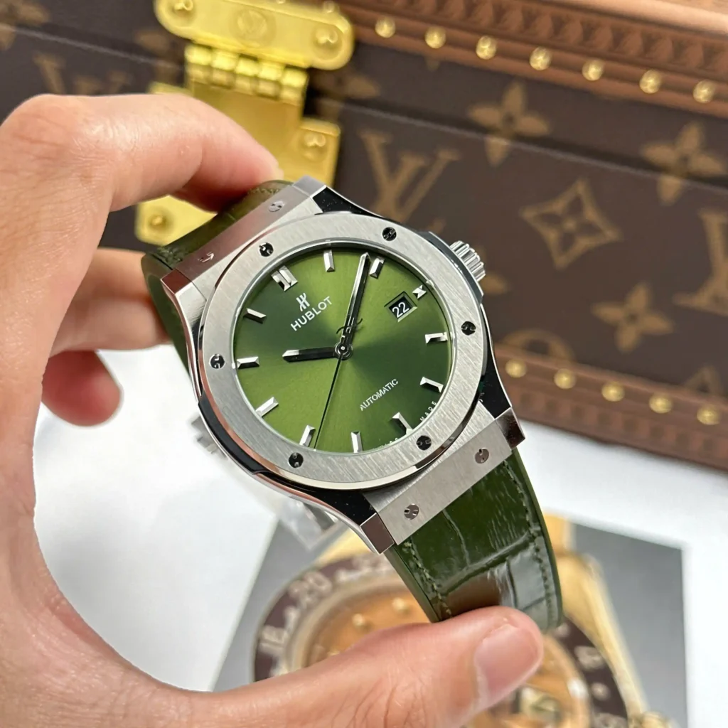 Super Clone Hublot Classic Fusion Titanium Green 542.NX.8970.LR 42mm — bracelet detail