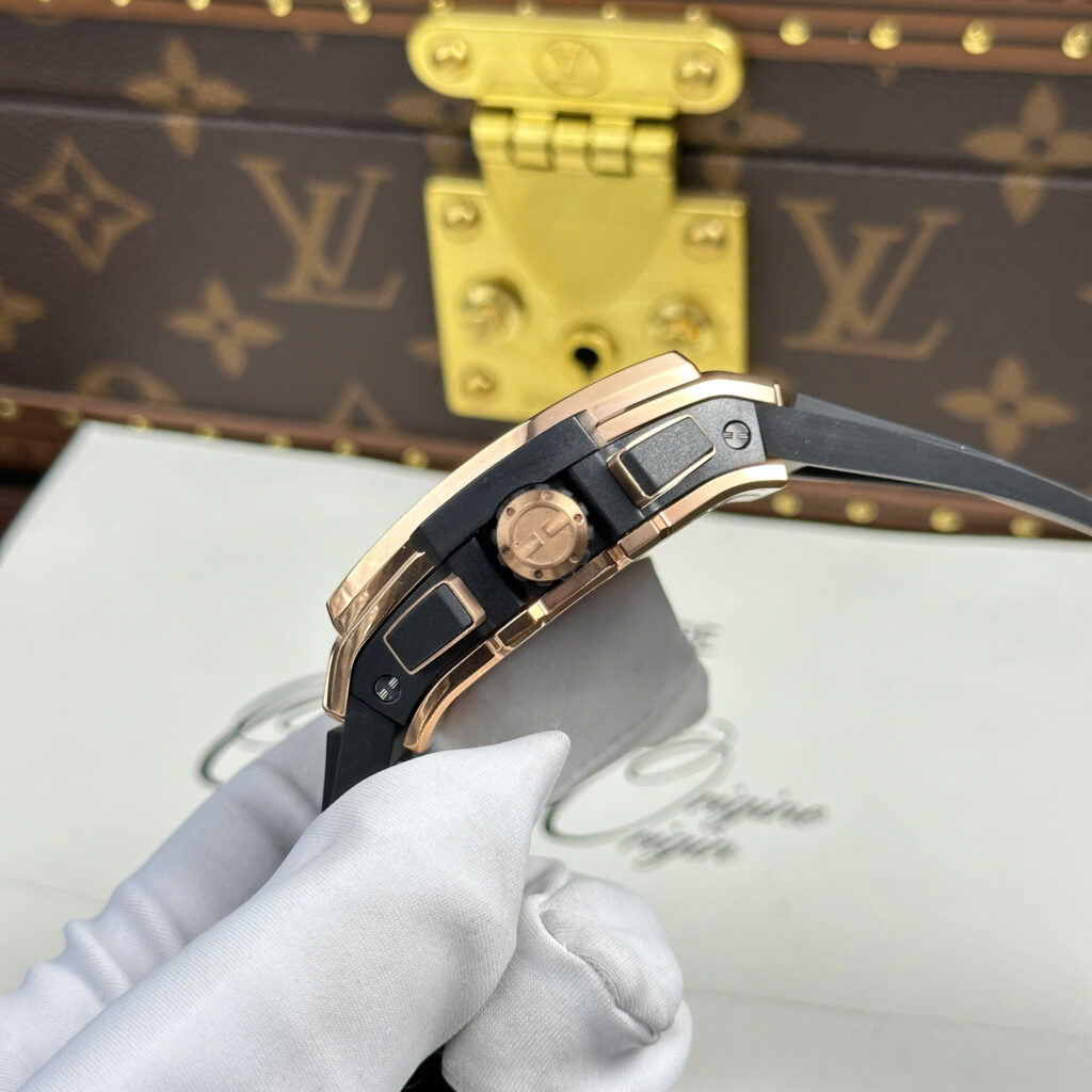 Super Clone Hublot Spirit Of Big Bang King Gold Ceramic 642.OM.0180.RX 42mm — clasp and links