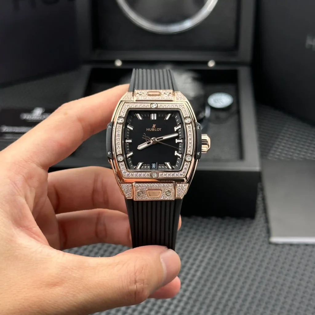 Super Clone Hublot Spirit Of Big Bang King Gold Pave 662.OX.1180.LR.1604 – — movement / caseback view