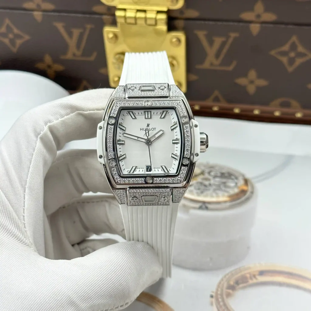 Super Clone Hublot Spirit Of Big Bang Titanium White Diamonds 665.NE.2010.LR.1604 — case and bezel