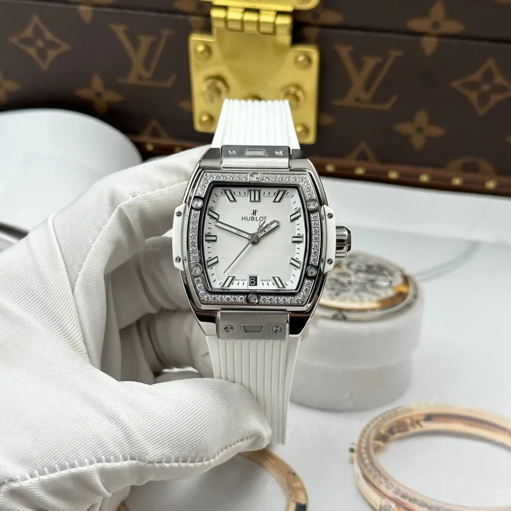 Super Clone Hublot Spirit Of Big Bang Titanium White Diamonds 665.NE.2010.RW.1204 — dial close-up