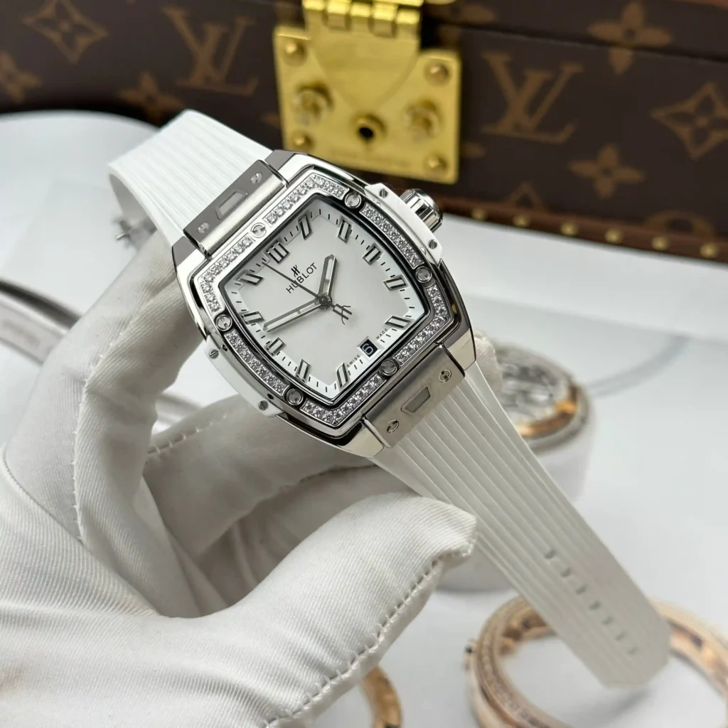 Super Clone Hublot Spirit Of Big Bang Titanium White Diamonds 665.NE.2010.RW.1204 — bracelet detail
