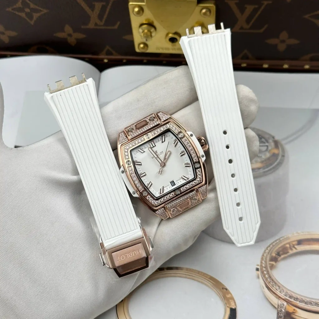 Super Clone Hublot Spirit of Big Bang King Gold White Pavé 662.OE.2080.RW.1604 — dial close-up