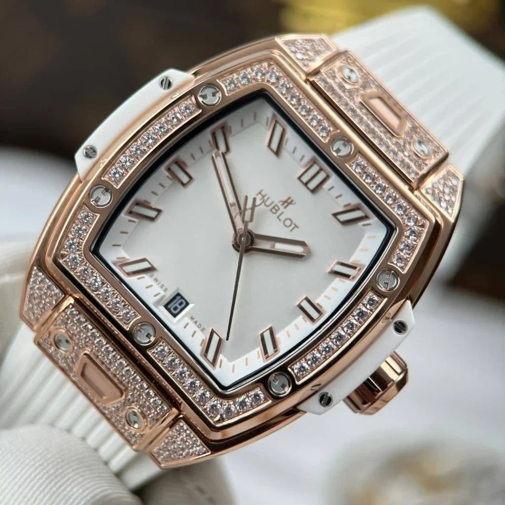 Super Clone Hublot Spirit of Big Bang King Gold White Pavé 662.OE.2080.RW.1604 — bracelet detail
