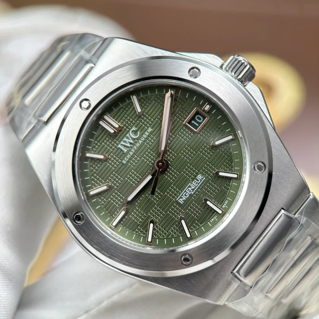 Super Clone IWC 40mm Steel — bracelet detail