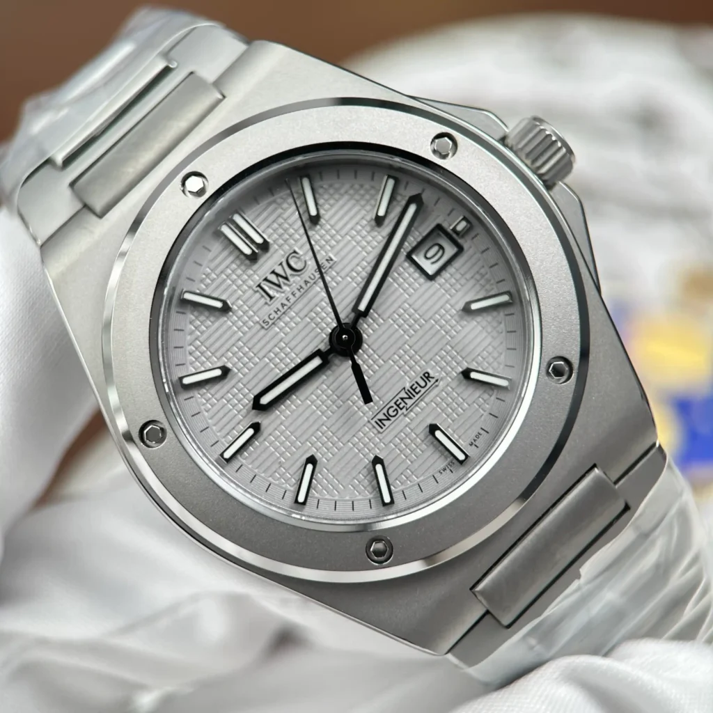 Super Clone IWC 40mm Steel — bracelet detail