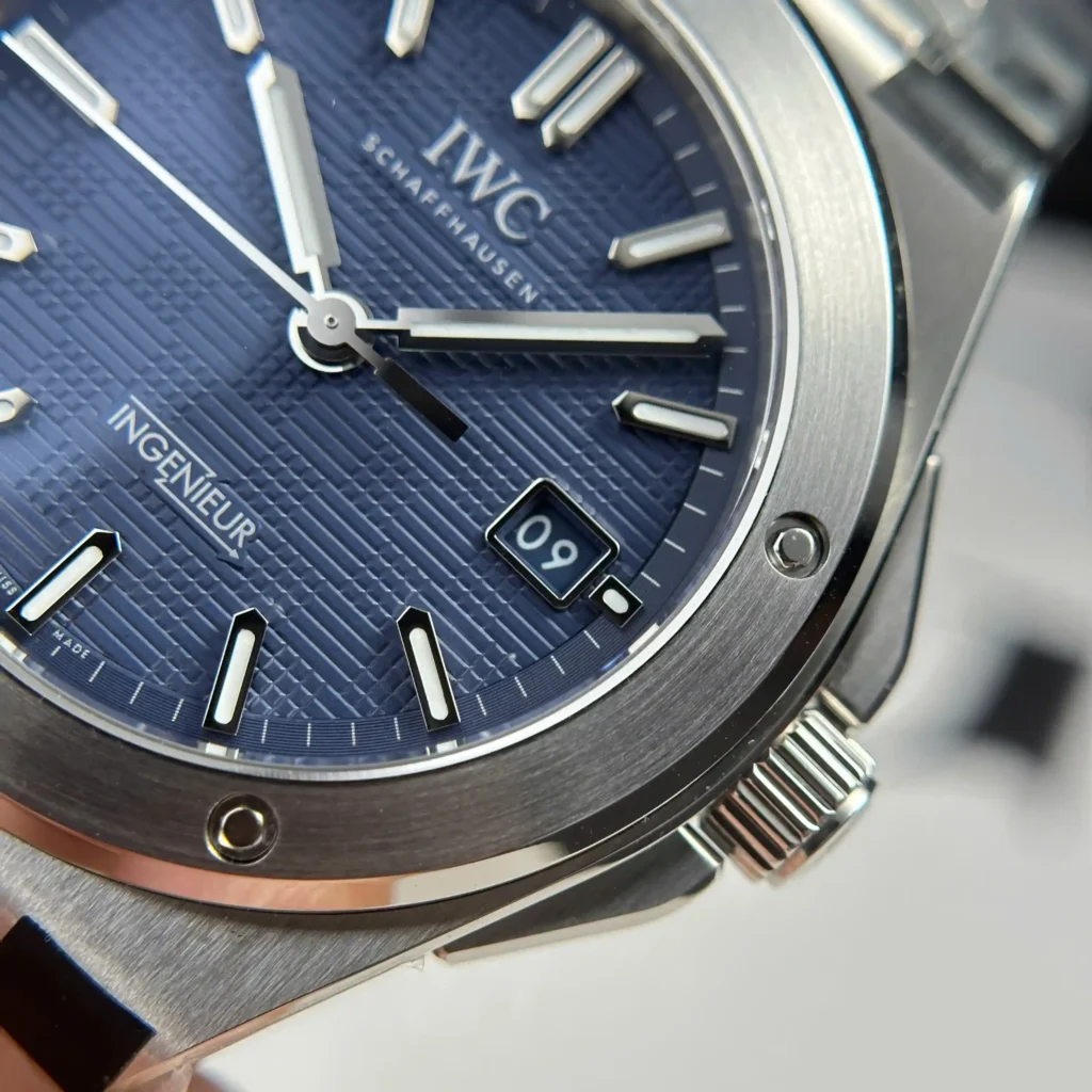 Super Clone IWC Ingenieur IW328907 Gets a Classic Blue Dial 40mm — bracelet detail