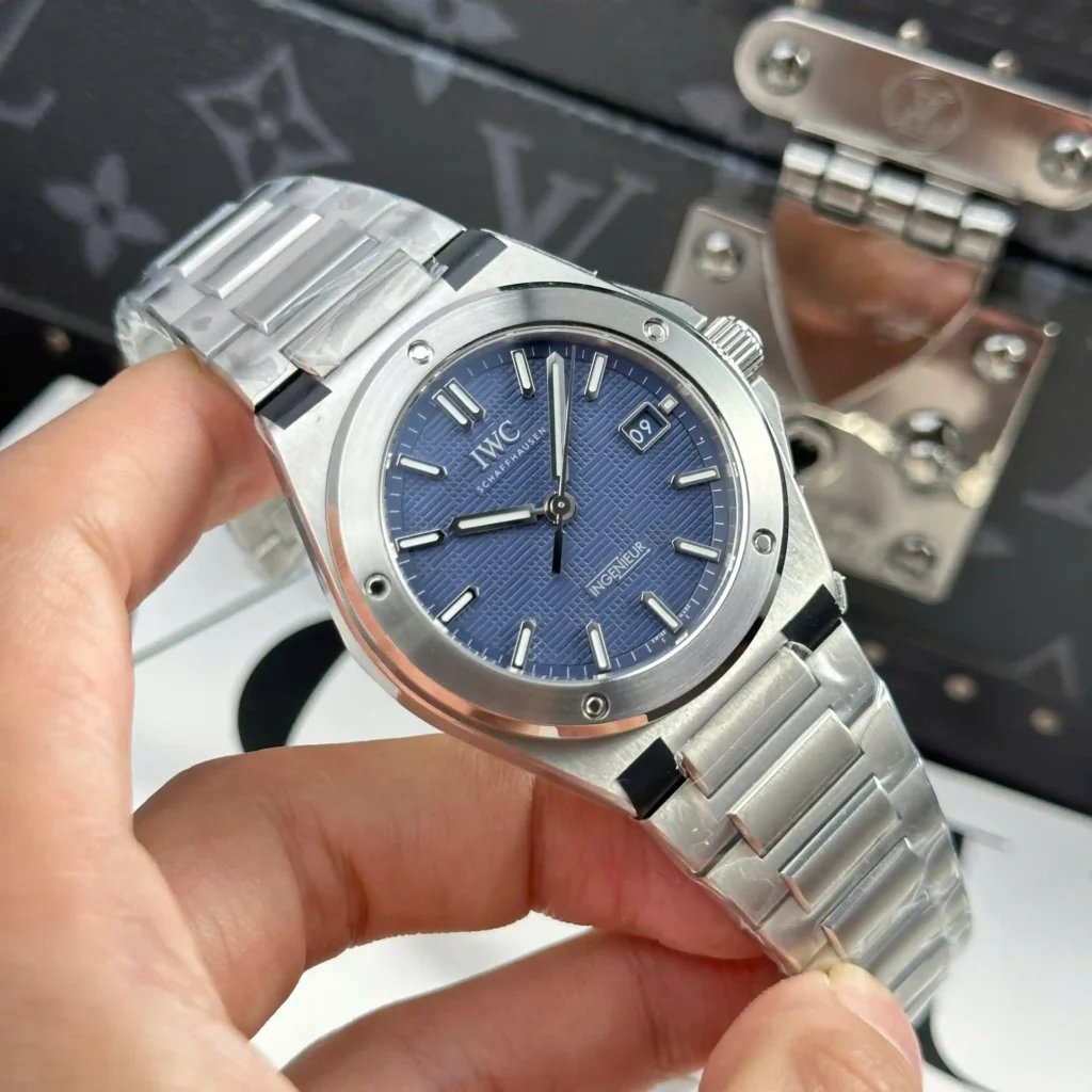Super Clone IWC Ingenieur IW328907 Gets a Classic Blue Dial 40mm — side profile