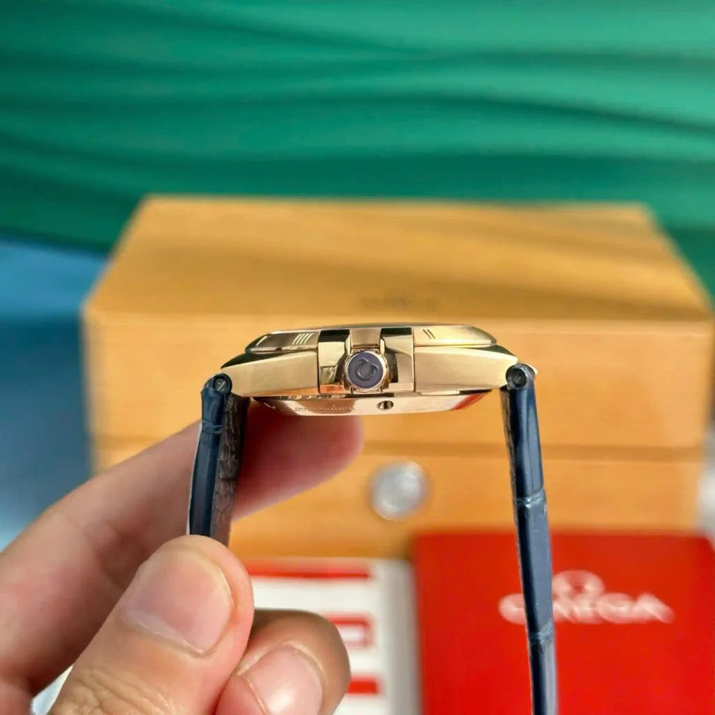Super Clone Omega 39mm Steel — clasp and links