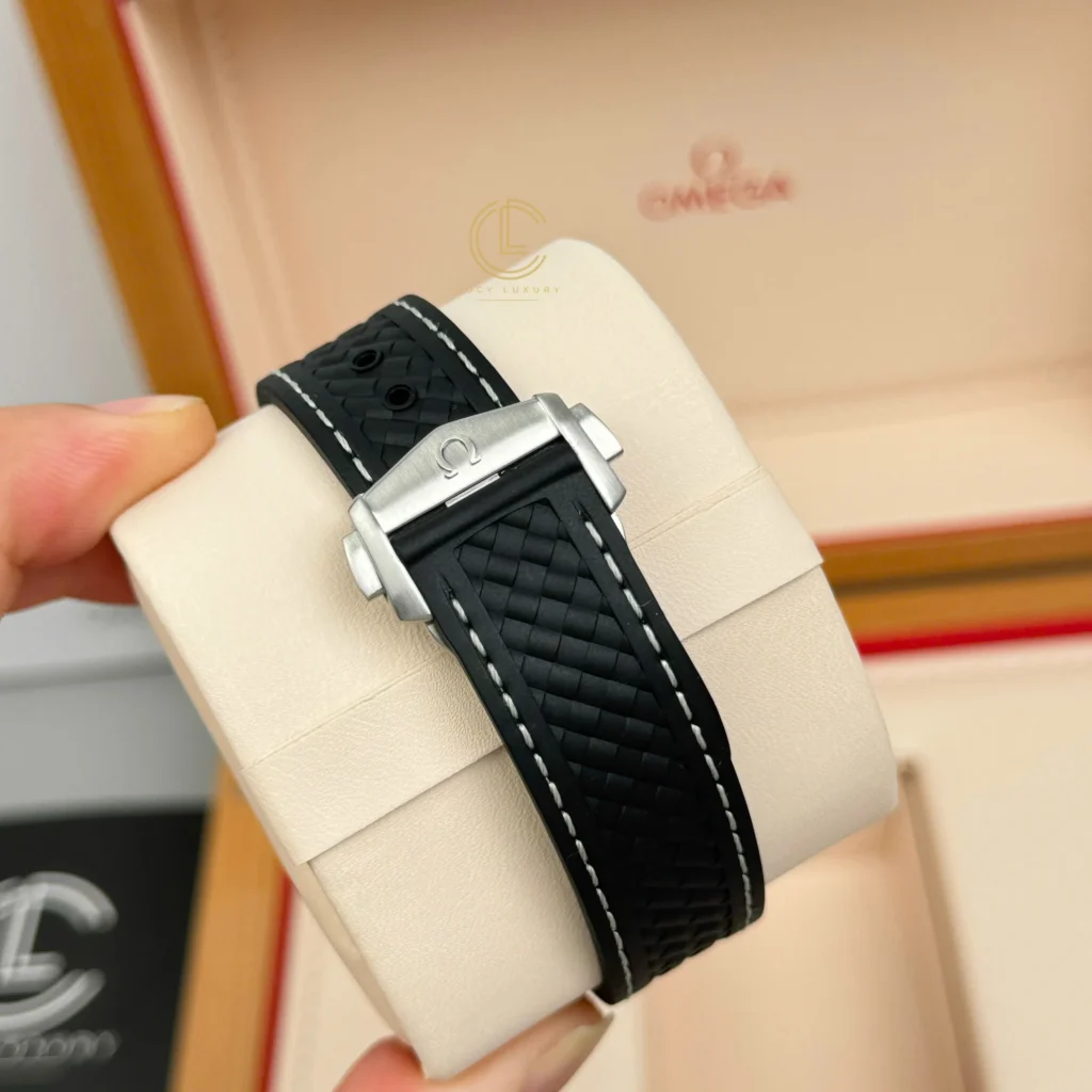 Super Clone Omega Seamaster Aqua Terra Co-Axial Master Chronometer GMT Worldtimer 220.92.43.22.99.001 43mm — on leather display