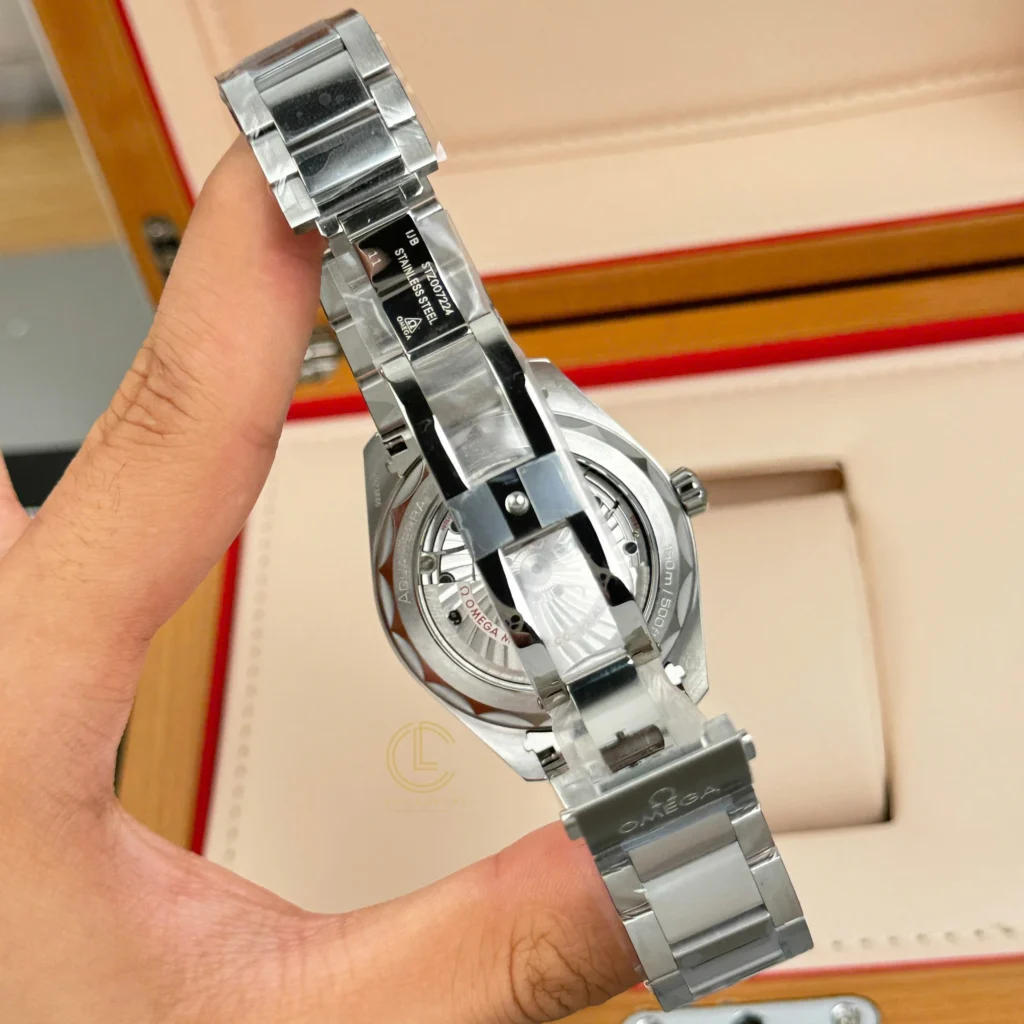 Super Clone Omega Seamaster Aqua Terra Co‑Axial Master Chronometer Gmt Worldtimer 220.10.43.22.03.001 43mm Steel — on leather display