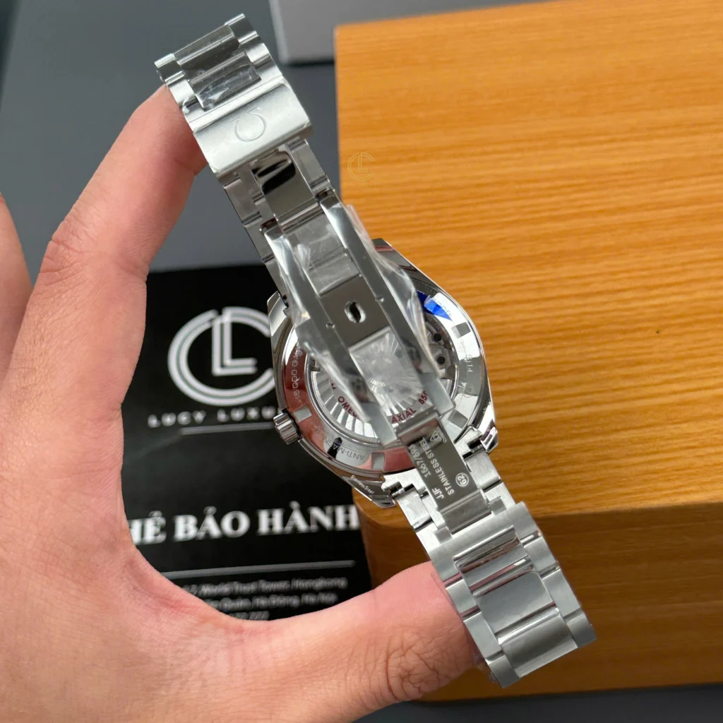 Super Clone Omega Seamaster Aqua Terra Master Co‑Axial 231.10.39.21.03.002 39mm Blue Dial – — clasp and links