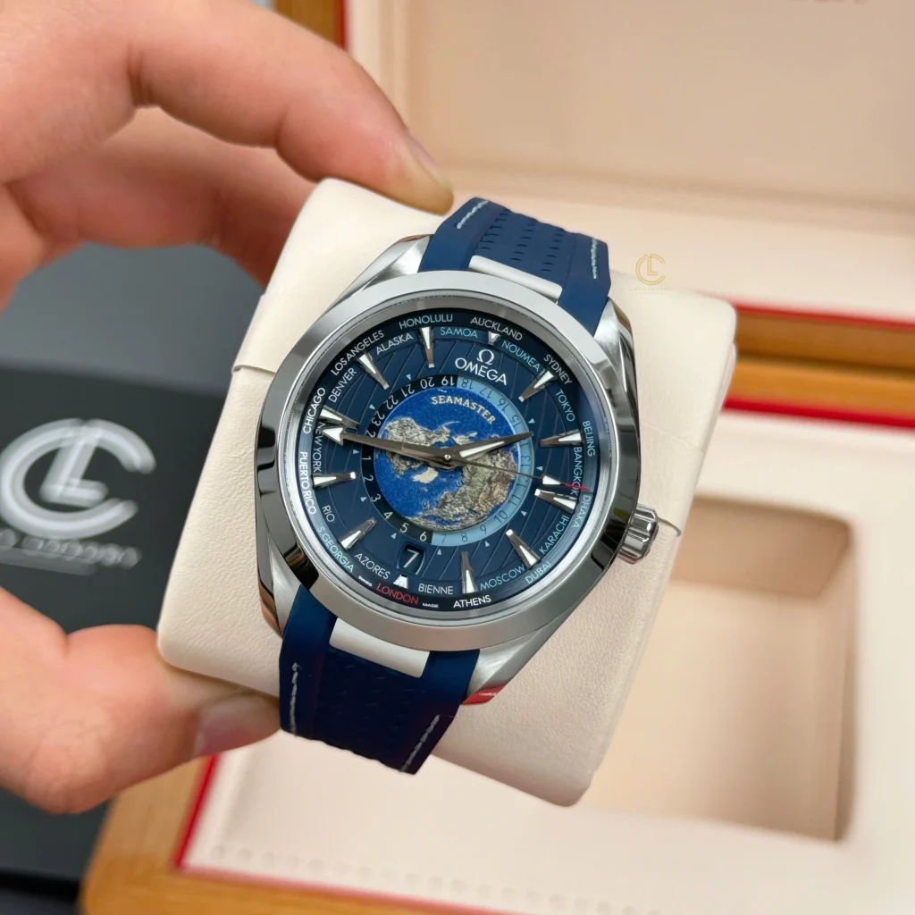 Super Clone Omega Seamaster Aqua Terra Worldtimer 43mm Blue Dial — bracelet detail
