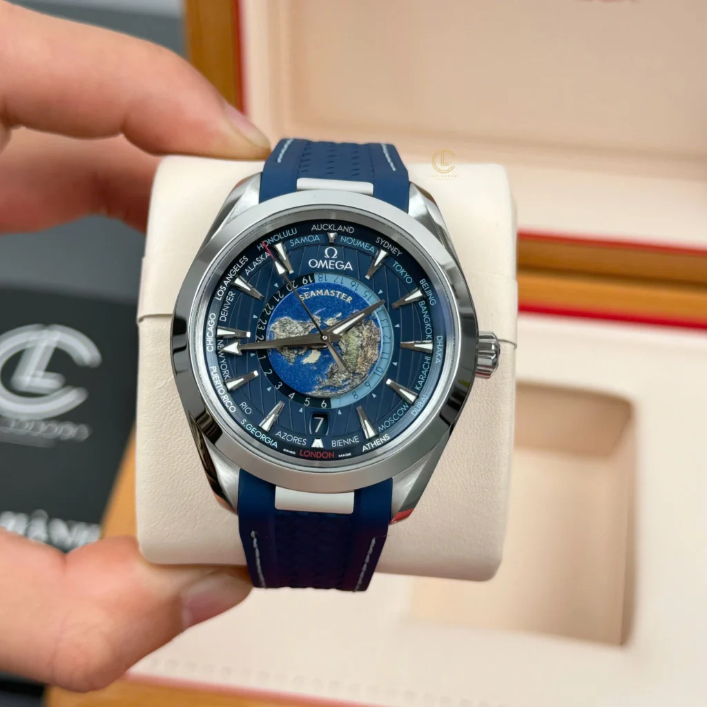 Super Clone Omega Seamaster Aqua Terra Worldtimer 43mm Blue Dial — clasp and links