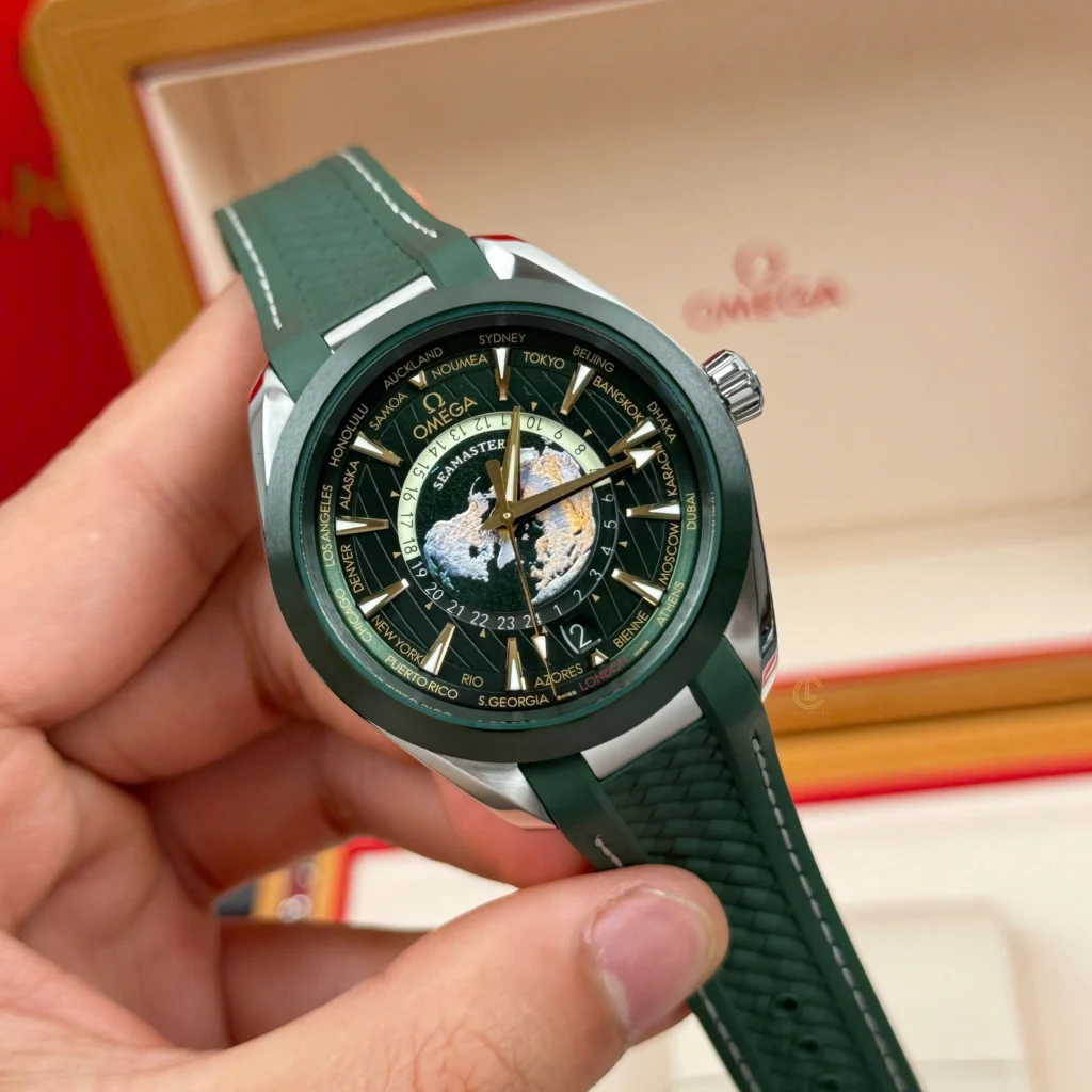 Super Clone Omega Seamaster Aqua Terra Worldtimer 43mm Green Dial — clasp and links