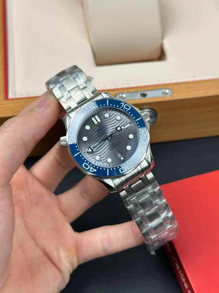 Super Clone Omega 42mm Steel — bracelet detail
