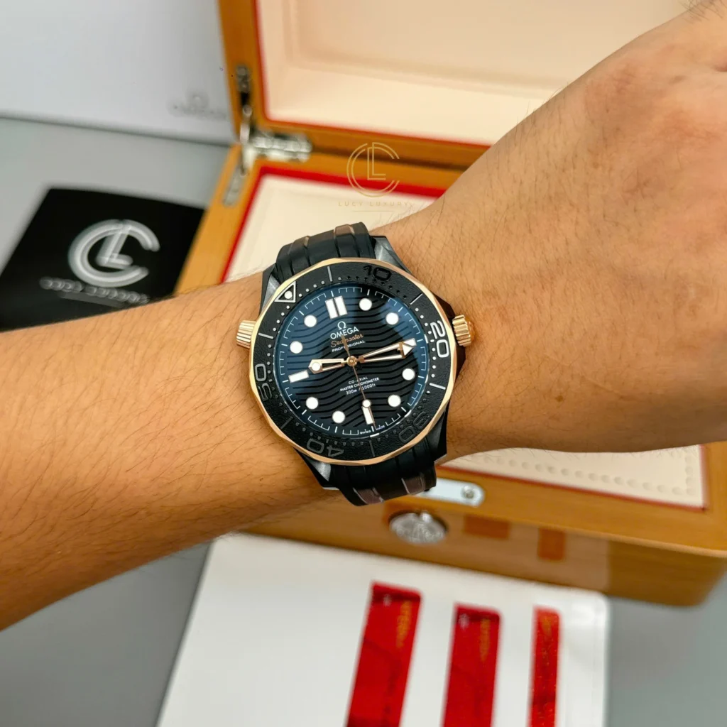 Super Clone Omega Seamaster Diver 210.62.44.20.01.001 42mm Black Dial Ceramic — bracelet detail